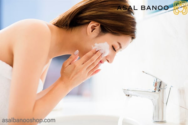 should-you-wash-face-after-using-toner آیا بعد از استفاده از تونر باید صورت را شستشو داد؟